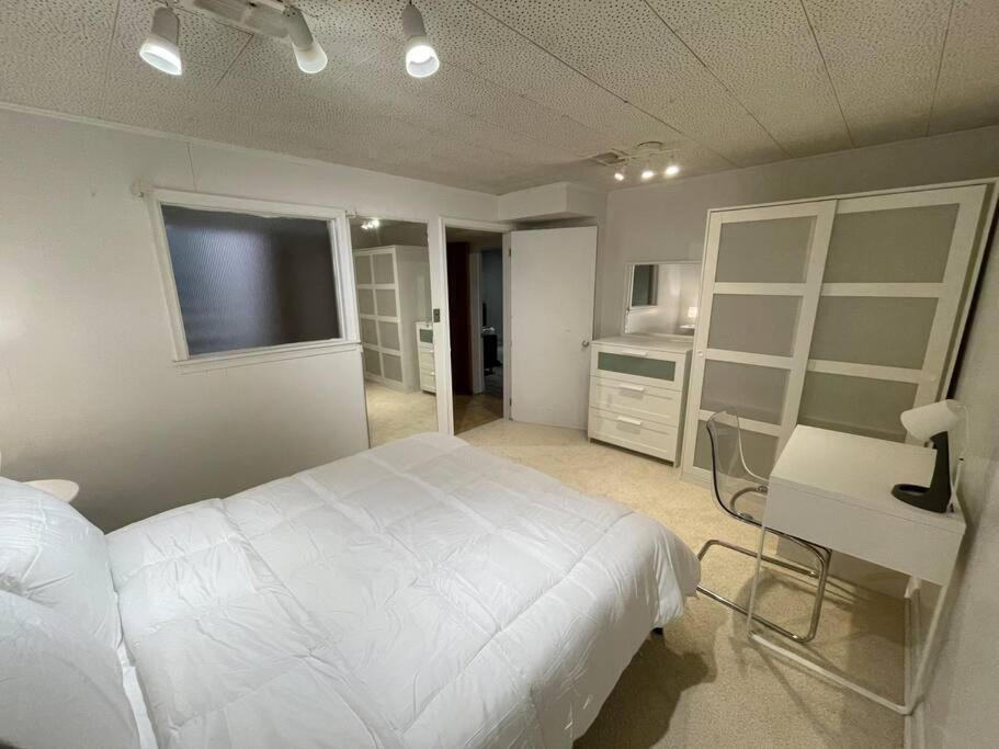 Lovely 2 Bedroom Basement Apartment In Τορόντο Εξωτερικό φωτογραφία