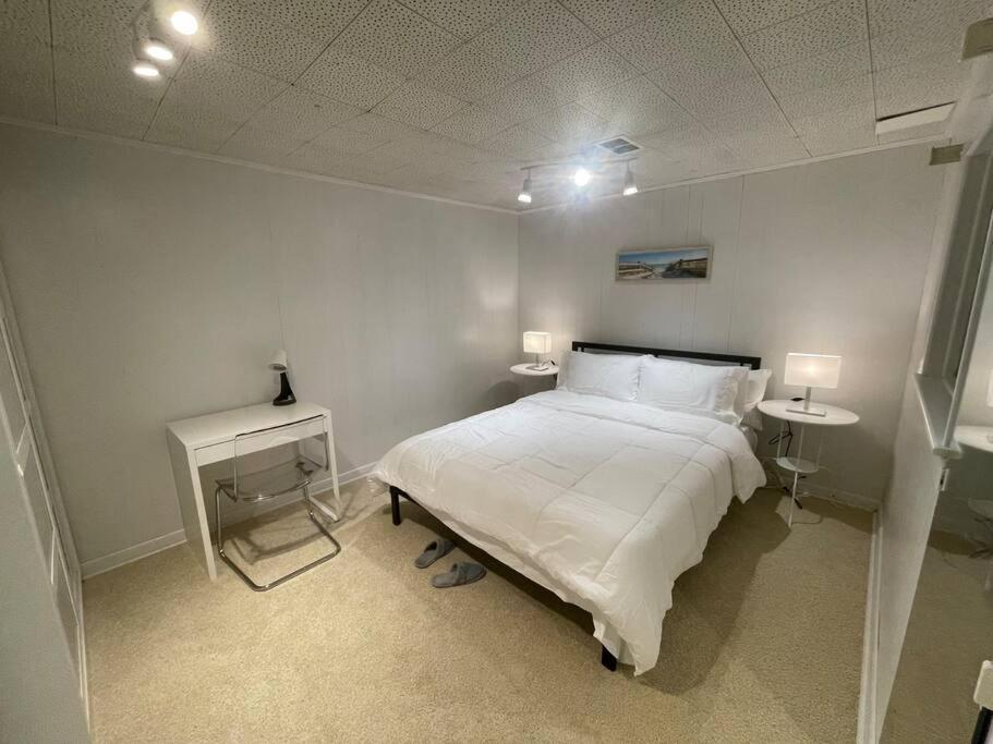 Lovely 2 Bedroom Basement Apartment In Τορόντο Εξωτερικό φωτογραφία