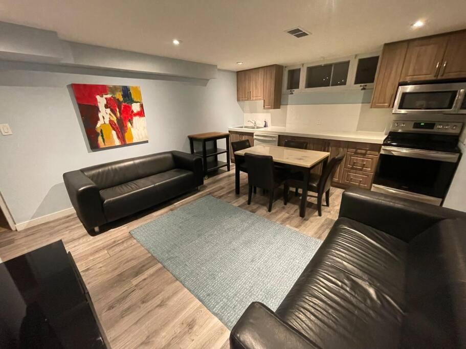 Lovely 2 Bedroom Basement Apartment In Τορόντο Εξωτερικό φωτογραφία