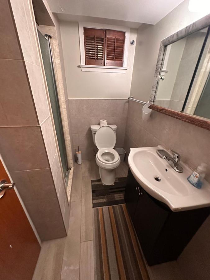 Lovely 2 Bedroom Basement Apartment In Τορόντο Εξωτερικό φωτογραφία
